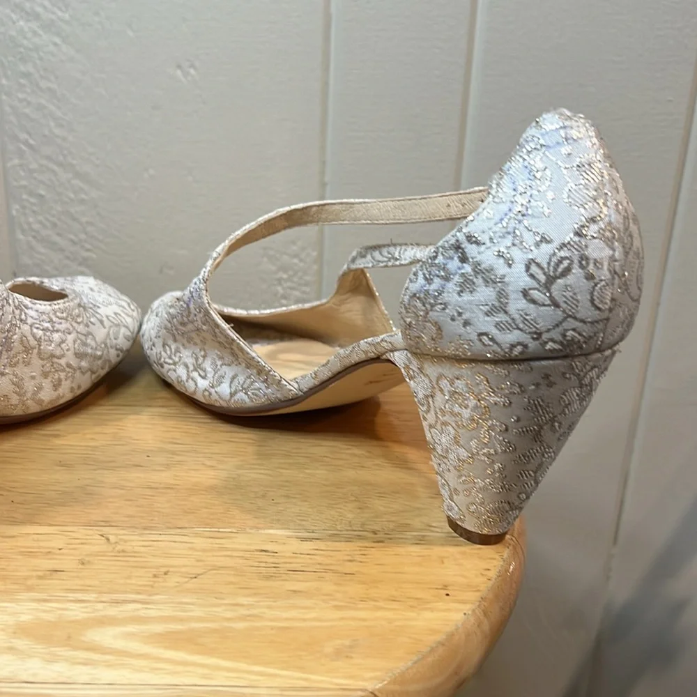 Chelsea Crew 'Alter' White and Silver Heels Peep Toe - Picture 6 of 10